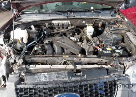 2005 Ford Escape Xlt from USA, damaged, VIN 1FMYU93145KE31853